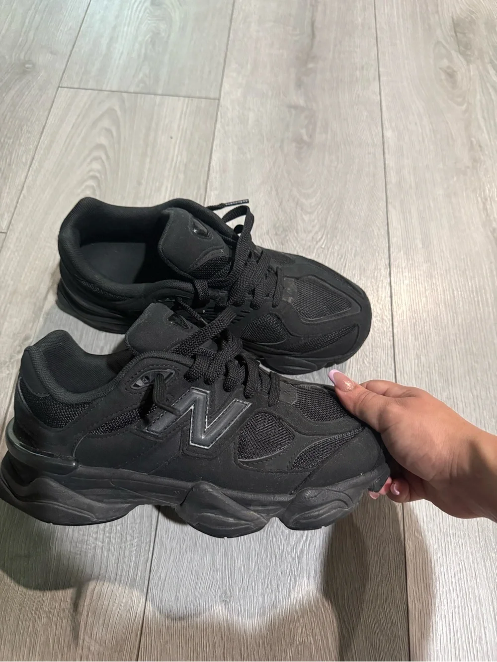 New Balance 9060 triple black size 7y